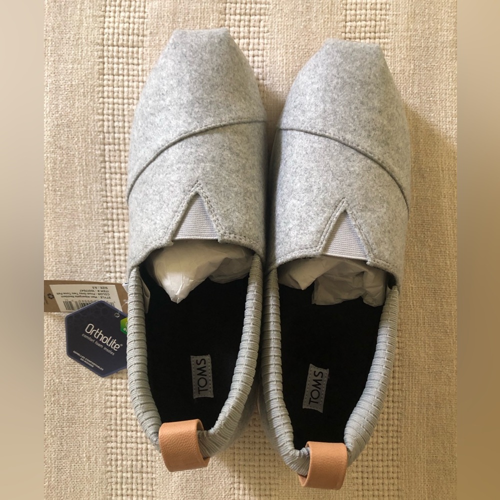 Tom’s men’s size 9.5